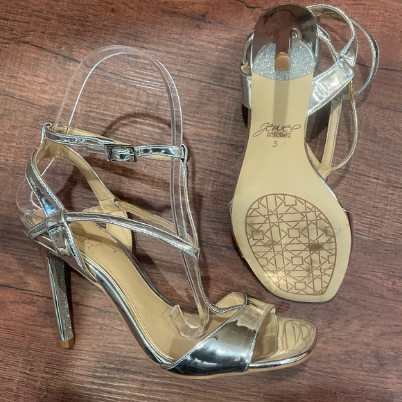 WORN ONCE LAST CHANCE Badgley Mischka Silver Double Ankle Strap Heels - Picture 1 of 1
